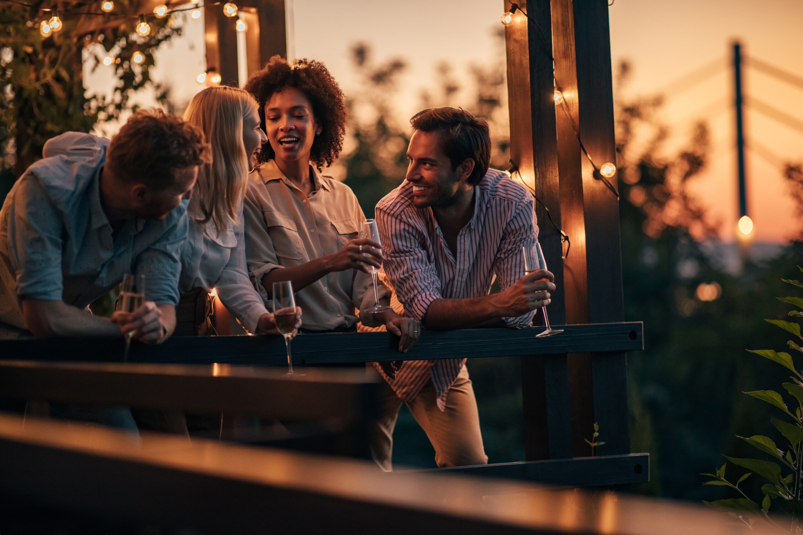 Átalakuló kapcsolataink: amikor a barátaink távolabb kerülnek